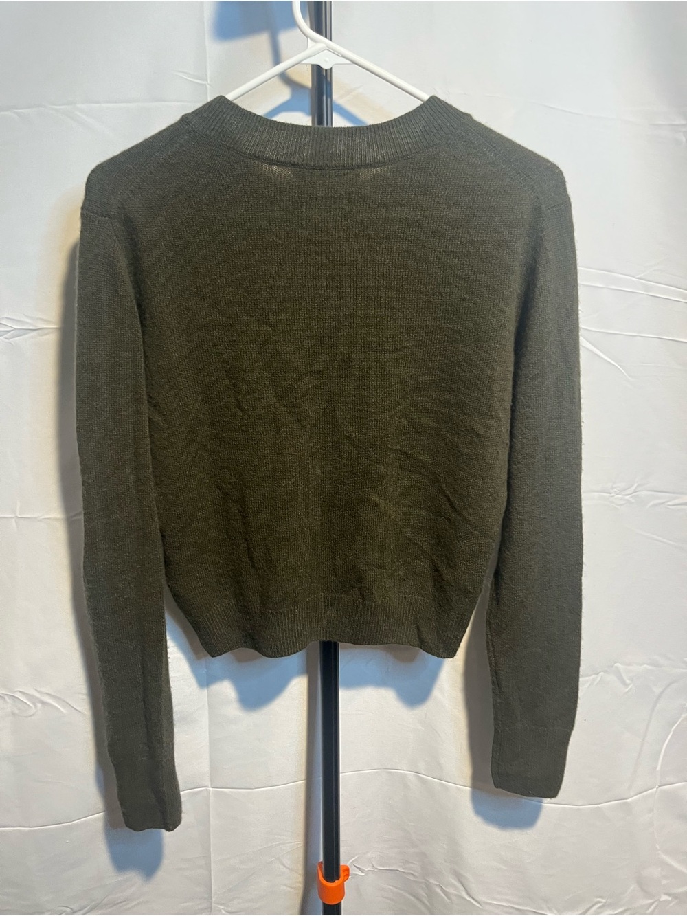 ÉTERNE Francis Classic Soft Crewneck Cashmere Sweater Olive & Burgundy
XS/S M/L - Picture 5 of 15